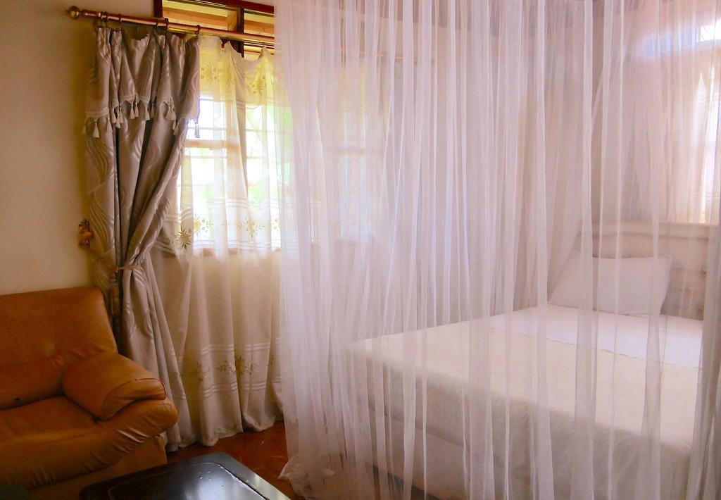 Hotel Acacia Kampala Extérieur photo