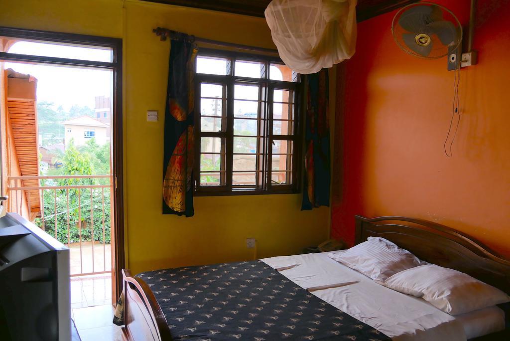 Hotel Acacia Kampala Extérieur photo